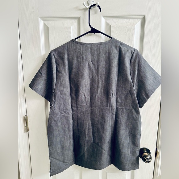 Rhena Essential 1-Pocket Scrub Top - Picture 5 of 5